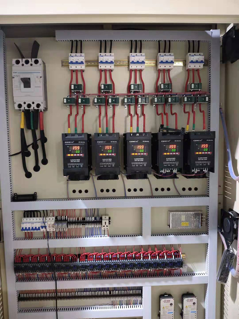 智能溫控型和電流型電力SCR調(diào)功器單相三相電加熱加熱功率控制器(圖1) 智能溫控型和電流型電力SCR調(diào)功器單相三相電加熱加熱功率控制器(圖1)